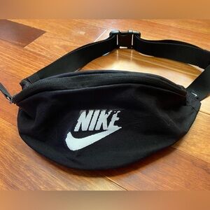 Nike Black Heritage Ultra Unisex Hip Pack Zip Waist Bag Bum Waist Bag Fanny 3L